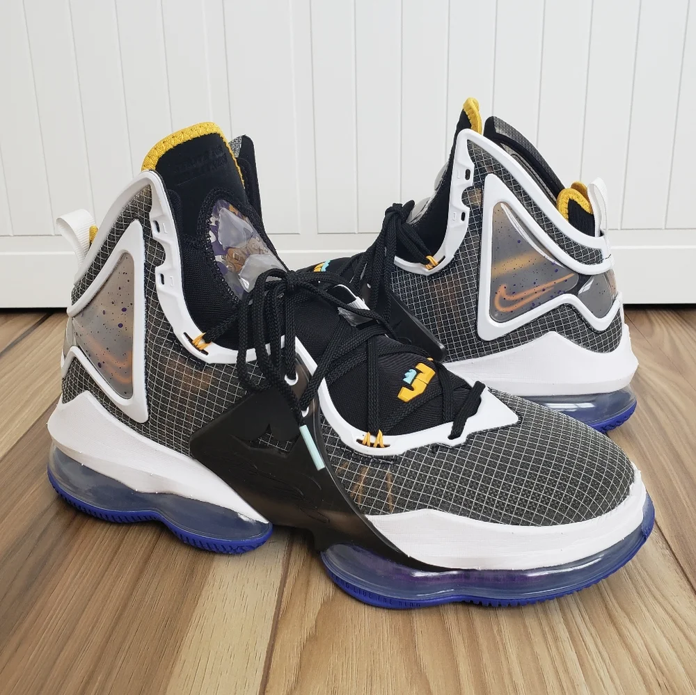 Nike LeBron 19 Hardwood Classic Graduate CZ0203-002 Men Basketball shoes Size 12 - Picture 1 of 16